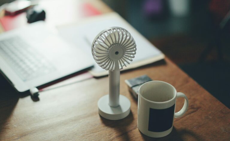 Erfrischungsguide fürs Sommerbüro: Kühl bleiben, besser arbeiten